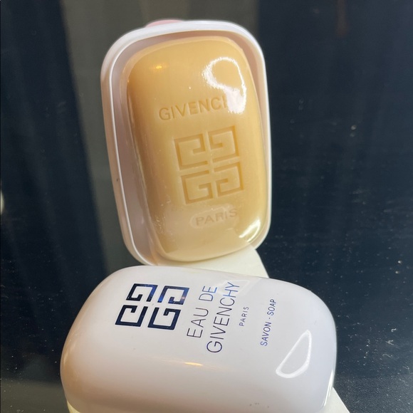 Givenchy Perfumed Travel Soap Bar in Travel Case - Picture 3 of 3
